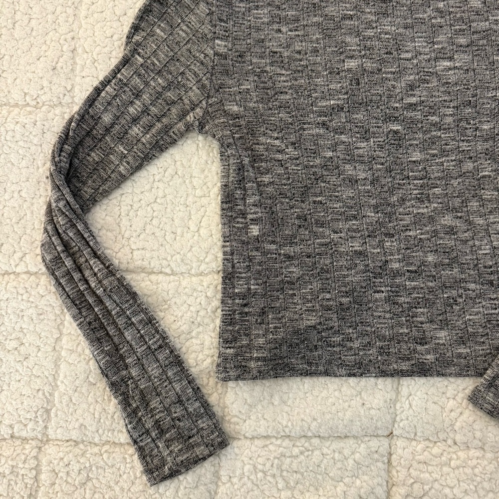 Urban Heritage Gray Ribbed Sweater - Picture 4 of 7